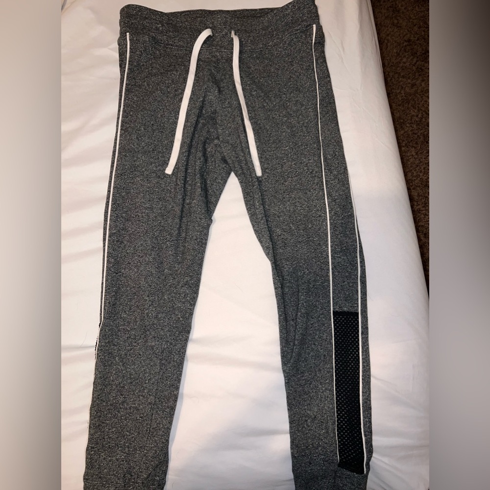 Gray leggings/yoga pants PINK by Victoria’s Secret size medium